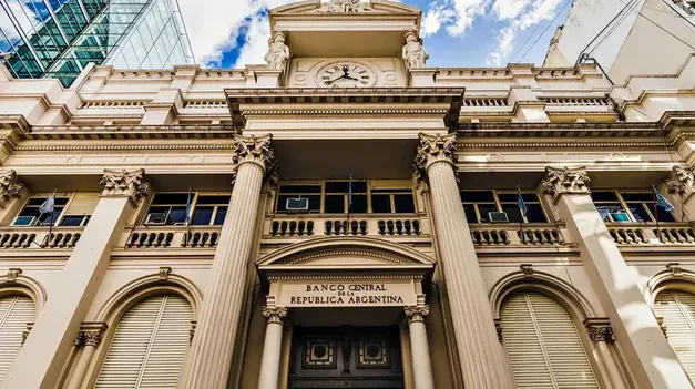 El Banco Central habilitó las cuentas sueldo en dólares para el pago de salarios