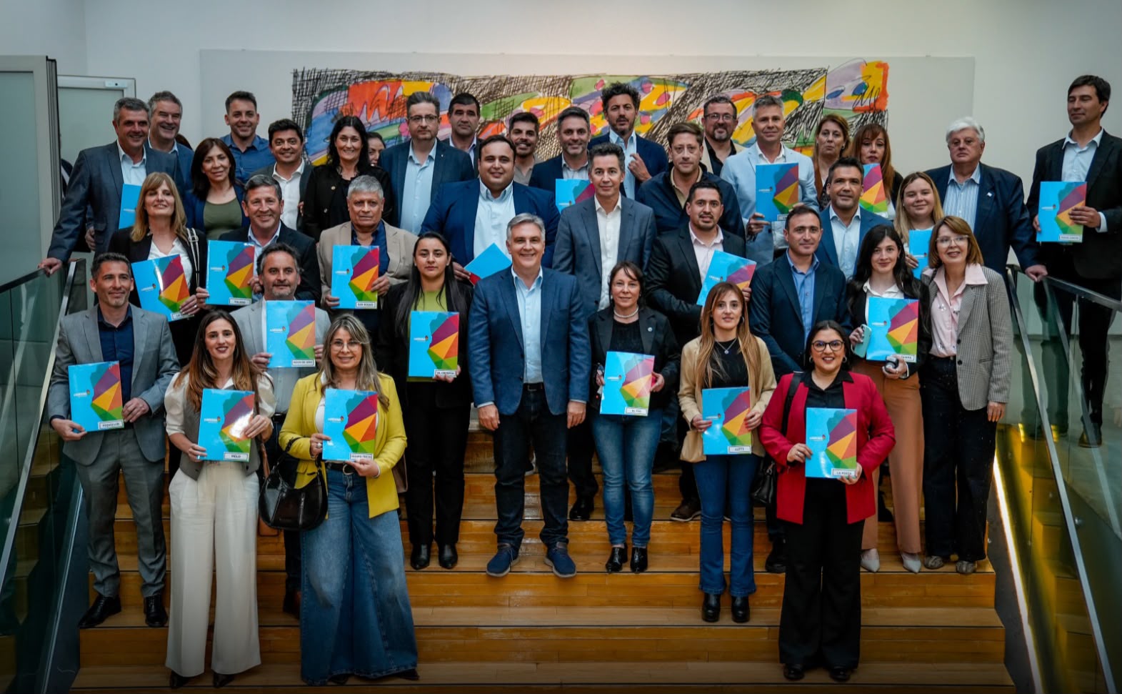 Llaryora firmó proyectos de ley para establecer nuevos radios urbanos en 22 municipios y comunas de Córdoba